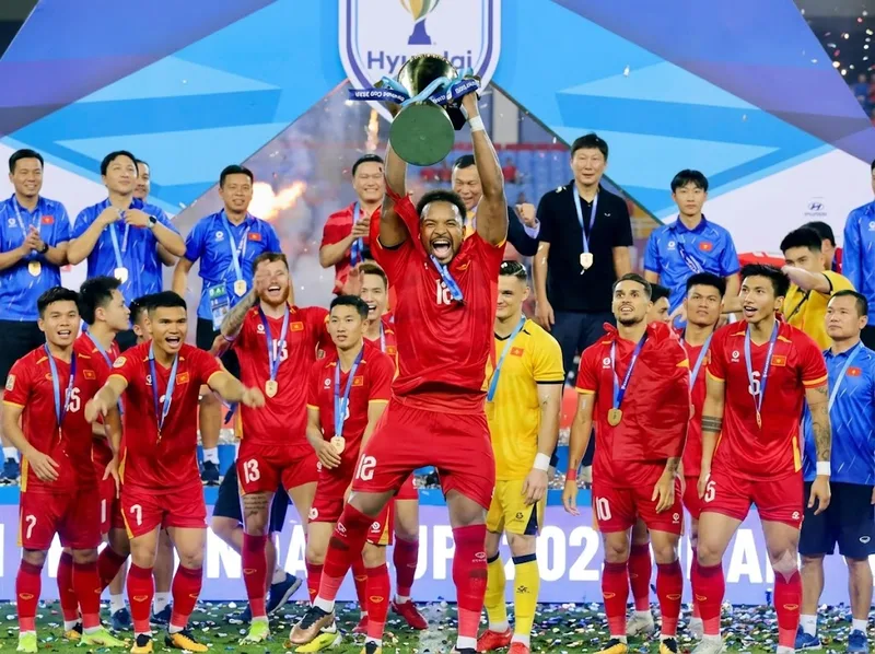 Xuân Son trở nâng cúp vô địch Asean Cup 2026